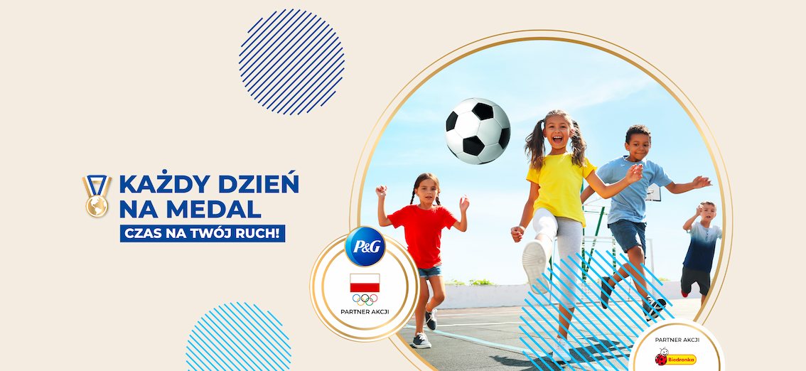 A promotional graphic showing children playing soccer and running inside a circular frame, surrounded by abstract blue shapes on a light background. Text in Polish promotes daily achievement and partnership between P&G, the Polish Olympic Foundation, and Biedronka.